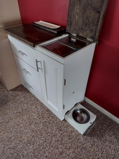 Diy Pet Feeder Station, Pet Feeding Station Ideas, Dog Food Corner Ideas, Pet Feeder Station, Dog Station, Dog Food Station, Pet Station, Cabinet Woodworking Plans, Pet Feeding Station