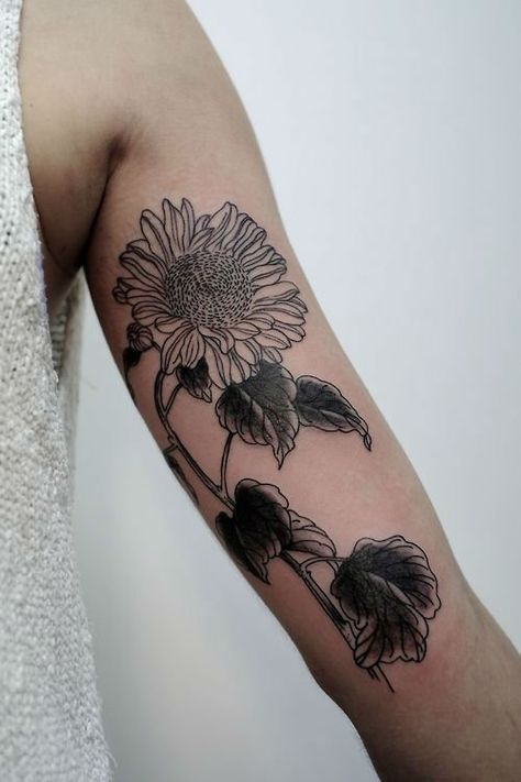 24 Warm Sunflower Tattoo Designs Sunflower Tattoo Men, Sunflower Mandala Tattoo, Bicep Tattoo Women, Sunflower Tattoo Sleeve, Sunflower Tattoo Shoulder, Inner Arm Tattoos, Wild Tattoo, Daisy Tattoo, Bicep Tattoo