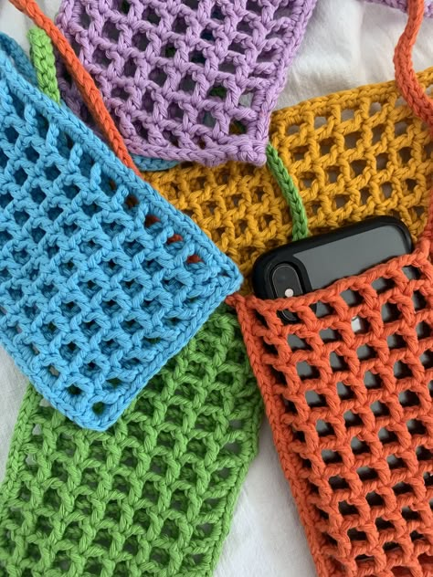 Crochet Phone Bag Tutorial, Crochet Bag For Phone, Phone Crochet Bag, Crochet Small Business Ideas, Crochet Phone Strap, Crochet Phone Bag Free Pattern, Phone Bag Crochet Pattern, Yellow Crochet Projects, Phone Holder Crochet