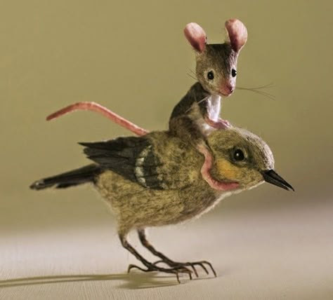 Tovad Ull, Felt Mouse, Needle Felting Projects, Felt Birds, Felting Tutorials, Needle Felted Animals, Wet Felting, Soft Sculpture, Felt Toys