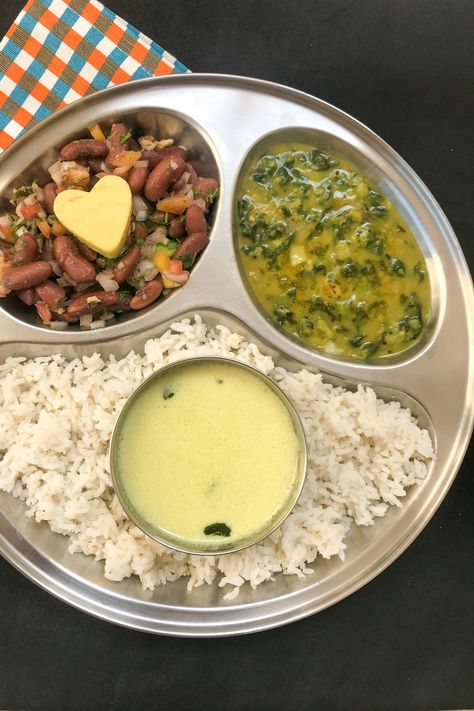 25 Indian Vegetarian Lunch Ideas To Inspire You + recipes - Everyday Nourishing Foods Lunch Ideas Indian, Easy Recipes For Lunch, Lunch Ideas Recipes, Healthy Indian Food, Vegetarian Lunch Ideas, Wellington Food, Lunch Vegetarian, Afternoon Lunch, Khana Khazana