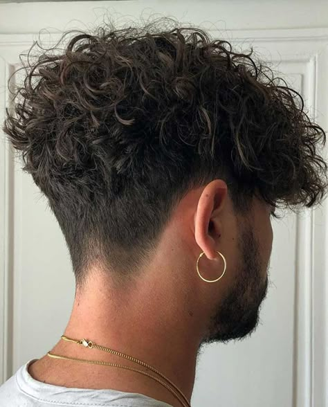 32+ Stylish Modern Bowl Cut Hairstyles for Men - Men's Hairstyle Tips #bowlcut #bowlcutmen #bowlcutfade #menshairstyles #menshair #menshaircuts #menshairstylet Sassy Hairstyles, Fade Haircut Curly Hair, Long Curly Hair Men, Taper Fade Curly Hair, Mens Hairstyles Curly, Men's Curly Hairstyles, Male Haircuts Curly, Curly Hair Fade, Men Haircut Curly Hair