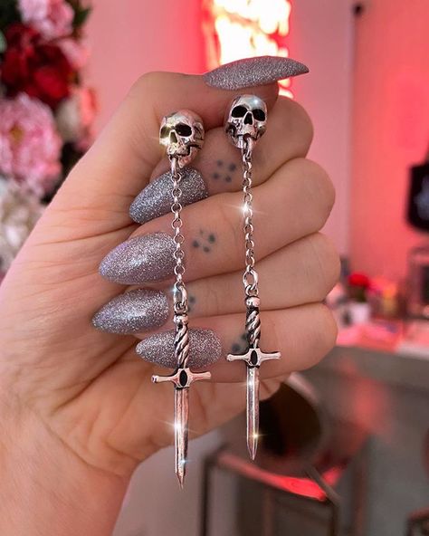 SOUVENIR JEWELRY on Instagram: “💖FAVORITE DANGLES💖 Do you need one or two? w w w . s o u v e n i r j e w e l r y . c o m *remember to use: ‘WELOVEYOU’ at checkout*” Punk Skeleton, Souvenir Jewelry, Grunge Accessories, Dagger Earrings, Cool Piercings, Cute Piercings, Color Heart, Goth Jewelry, Skull Earrings