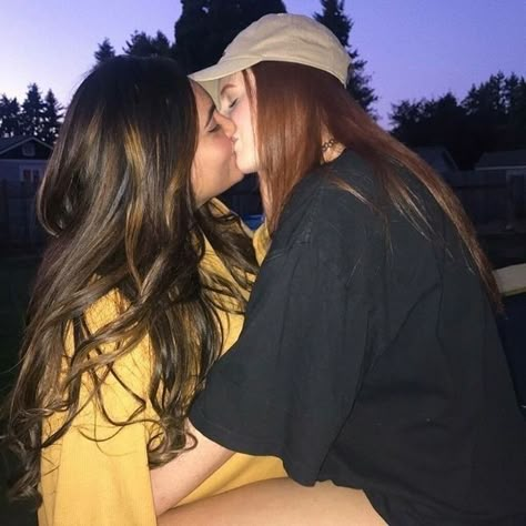 Couple Girls, Woman Loving Woman, Girlfriend Goals, Lgbt Love, Girl Couple, Feel Happy, I Love Girls, Girls In Love, Cute Couples Goals