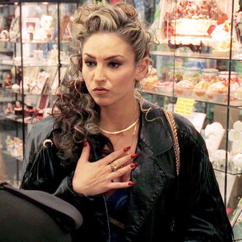 The Sopranos' Adriana La Cerva Will Always Be A Fashion Icon Sopranos Quotes, Adriana La Cerva, Early 2000s Trends, Low Cut Jeans, Mob Wife Aesthetic, Wife Aesthetic, Tony Soprano, Mob Wives, Mob Wife