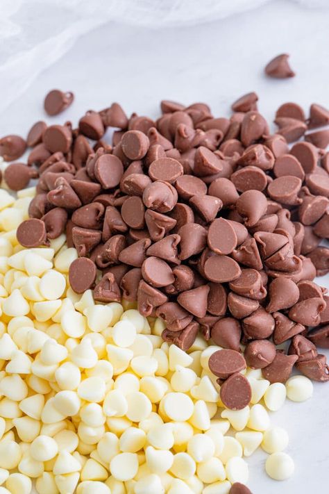 Melting White Chocolate Chips Tips, Melting Chocolate For Molds, How To Melt White Chocolate Chips, Melt Chocolate Chips For Dipping, How To Melt Chocolate, Melt Chocolate In Microwave, White Chocolate Bark, Crazy For Crust, Baking 101