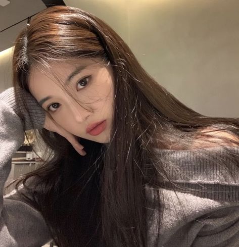 Brown Hair Asian, Uzzlang Girl, Korean Hairstyle, Medium Length Hair Cuts, Pretty Selfies, Korean Beauty, Ulzzang Girl, Aesthetic Girl, Korean Girl