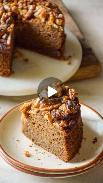 Date And Walnut Cake Recipes, Date Walnut Cake, Walnut Cake Recipe Easy, Dates Cake Recipe, Cakes Made With Oil, Beef Shanks, Dates Cake, Date And Walnut, Date And Walnut Cake