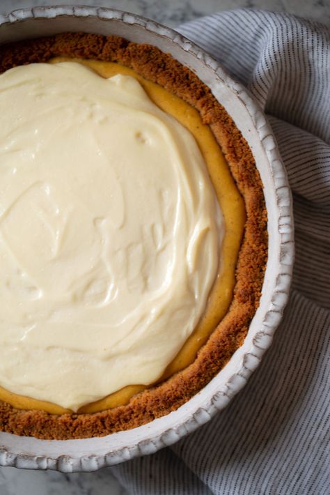 Pumpkin Cream Cheese Pie - Tiffani Thiessen Vanilla Custard Pie, Cream Cheese Lemonade Pie, Cream Cheese Pie Recipes, Lemon Sour Cream Pie, Vanilla Pie, Cream Pie Filling, Pudding Pie Filling, Pumpkin Cream Cheese Pie, Lemonade Pie