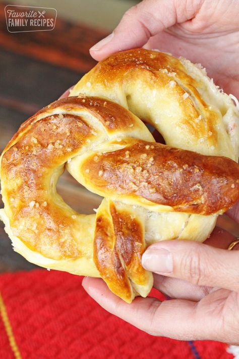 Jalapeno Pretzel Recipe, Disneyland Recipes, Disney At Home, Homemade Bread Dough, Pretzel Bread, Yummy Bread, Soft Pretzel Recipe, Cinnamon Roll Recipe Homemade, Rhubarb Desserts