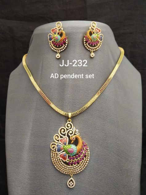 Peacock Pendent Jewellery Designs, Pendent Jewellery, Thali Chains, Rose Gold Jewelry Necklace, Gold Inspo, Gold Neck Chain, Gold Temple Jewellery, Neck Pieces Jewelry, Choker Necklace Designs