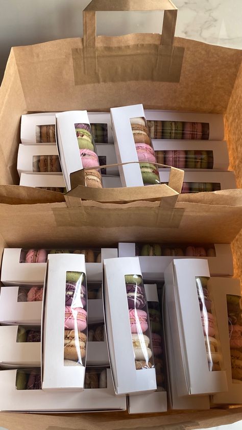 Packaging Macarons, Macaroons Packaging, Macaroon Packaging, Dessert Packaging Design, Easy Macaroons Recipe, Macaroon Box, Macaron Packaging, Bakery Packaging Design, Snacks Packaging