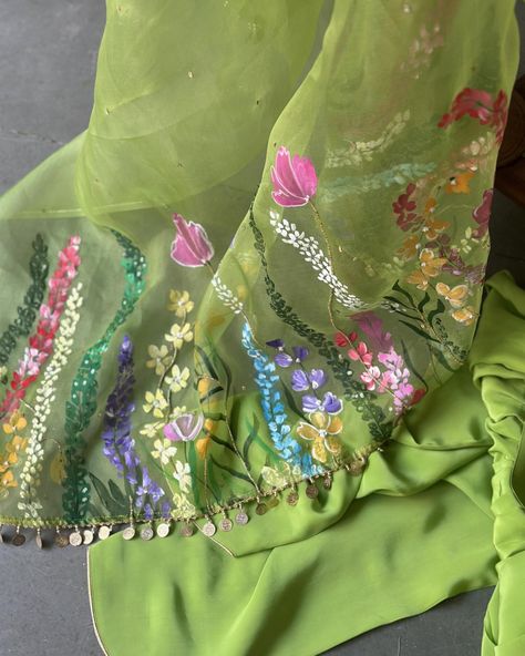 Wildflowers art 🫶 Custom made this beautiful combination of color palette for my client 💖 Loved the choice of colors and outcome of this gorgeous pakistani salwar suit 🌸 #crafttales #handpainted #trendingreels #reelkarofeelkaro #reelitfeelit #supportsmallbusiness #supportindiandesigners #fashion #trendingsongs #reel #wildflower #artwork #artistsoninstagram #wedmegood #mehandi #pakistanifashion Jorjet Dress, Painting On Dupatta, Panting Suit, Organza Hand Painted Dupatta, Sari Painting, Wildflower Artwork, Beige Korean, Duppattas Designs Ideas, Floral Blouse Designs