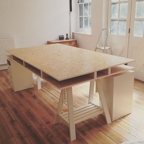 How To Build A Desk, Diy Desk Organization, Diy Desks, Diy Standing Desk, Projek Kayu, Plywood Desk, Farmhouse Style Furniture, Plywood Furniture, Built In Desk