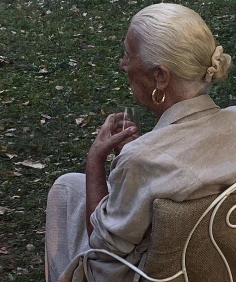 Grandma Aesthetic, Old Woman, Old Age, Aging Gracefully, Old People, Future Life, Yoga Life, Growing Old, Divine Feminine