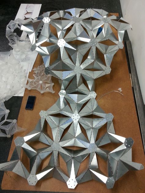 Sarah Shuttleworth's large metal origami model. Origami Building, Origami Grasshopper, Architecture Origami, Metal Origami, Kirigami Patterns, Folding Structure, Module Design, Origami Architecture, Origami Models