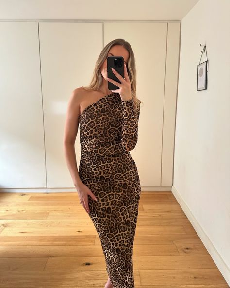 Our Leopard One Shoulder Dress 😮‍💨🐆 She’s a beaut! Available now in Small, Medium & Large 🤎 . . . . #oneshoulderdress #leopardprintdress #partydresses #autumndress #animalprintlover Leopard Animal Print One Shoulder Dress | Party Season Dress | Autumn Fall Dress | Trending Fashion Trends | OOTN Evening Outfits | Gold Statement Earrings | Zara Heels | High Street Fashion | Leopard Fancy Dress, Zara Chic Mini Dress In Leopard Print, Luxury Leopard Print Evening Dress, Zara Leopard Print Dress, Casual Leopard Print Zara Dress, Dress Trending, Zara Heels, Dress Autumn, High Street Fashion