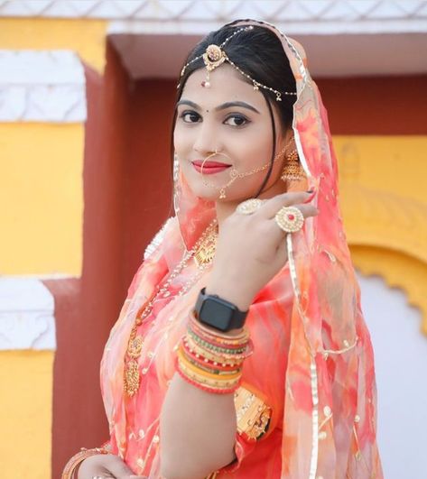 Jay Aadivasi Photo, Kirti Suresh, Rajasthani Photo, New Funny Pics, Rajasthani Culture, Rajasthani Bride, Editing Studio, Hanuman Wallpapers, Rajasthani Dress