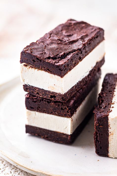 vegan ice cream sandwich stack Kosher Rules, Freezer Treats, Fudgy Vegan Brownies, Vanilla Ice Cream Sandwich, Moms Recipes, Lazy Cat Kitchen, Sweet Bakes, Cat Kitchen, Ice Cream Ingredients