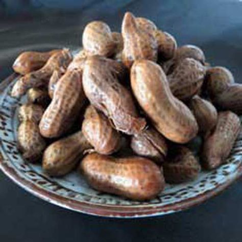 Hawaiian Seasoning, Easy Healthy Food Recipes, Boiled Peanuts Recipe, Ono Kine Recipes, Easy Healthy Food, Hawaiian Recipes, Boiled Peanuts, Hawaiian Dishes, Peanut Recipes