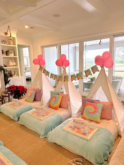 Preppy Sleepover Set Up, Sleepover Set Up Ideas, Birthday Tents Sleepover, One Big Sleepover Tent, Dream Sleepover, Canopy Sleepover Slumber Parties, Girls Teepee Sleepover Party Ideas, Girls Tent, Pink Pokemon