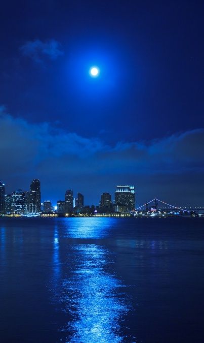 Moonlight Blues, San Diego, California El reflejo de una Luna llena en una noche azul envolvente traza caminos de plata para andar y perderse en la eternidad City Skylines, Charcoal Drawings, The Full Moon, Beautiful Moon, California Dreamin', California Dreaming, Chiaroscuro, San Diego California, City Skyline