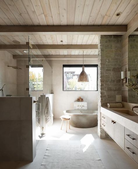 20 Beautiful And Serene Earthy Bathroom Ideas You Will Love Ranch House Bathroom, Earthy Bathroom Ideas, Earthy Bathroom, Wooden Bath, Rustic Bathrooms, Texture Images, Wood Vanity, Vessel Sinks, Raw Wood