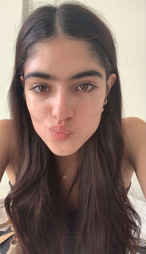 Arab Eyebrows, Unibrow Girl, Strong Eyebrows, Simple Cute Hairstyles, Natalia Castellar, Sultry Makeup, Bushy Eyebrows, Full Eyebrows, Face Structure