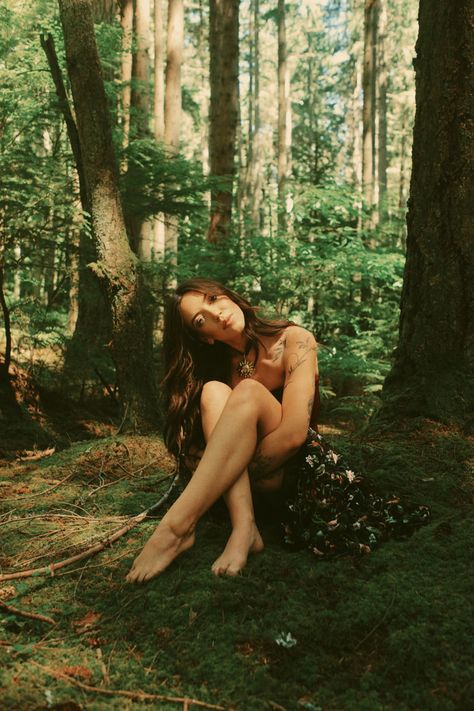 Outdoor Woods Photoshoot Ideas, Wilderness Photoshoot Ideas, Wild Woman Forest Photography, Model In Nature Photoshoot, Fairy Woods Photoshoot, Cabin In The Woods Photoshoot, Forest Posing Ideas, Bush Photoshoot Ideas, Outdoor Female Photoshoot