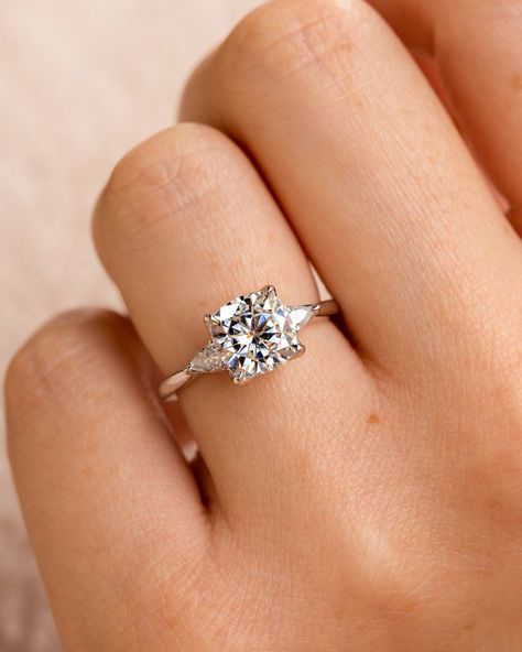 Square cut engagement ring