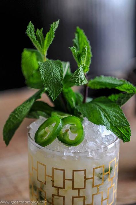 Mexican Mint Julep, a Mezcal Cocktail. A great cocktail to celebrate both Cinco de Mayo and the Kentucky Derby. The smokiness of the mezcal plays well with the brown sugar and mint. Cheers to twists on classic cocktail and this best mint julep recipe! Best Mint Julep Recipe, Mint Julep Cocktail, Julep Recipe, Mint Julep Recipe, Mint Cocktails, Craft Cocktail Recipe, Mezcal Cocktails, Mint Simple Syrup, Cocktail Syrups