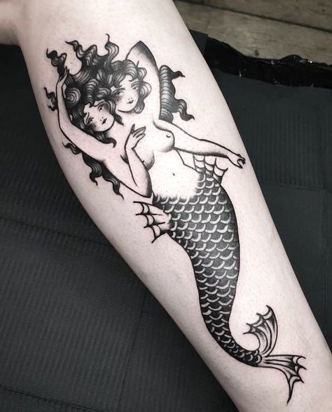 Traditional Mermaid Tattoos, Pin Up Mermaid, Siren Tattoo, Astronaut Tattoo, Our Mindful Life, Tattoo Hand, Inspiration Tattoo, Tattoos Geometric, Mermaid Tattoo