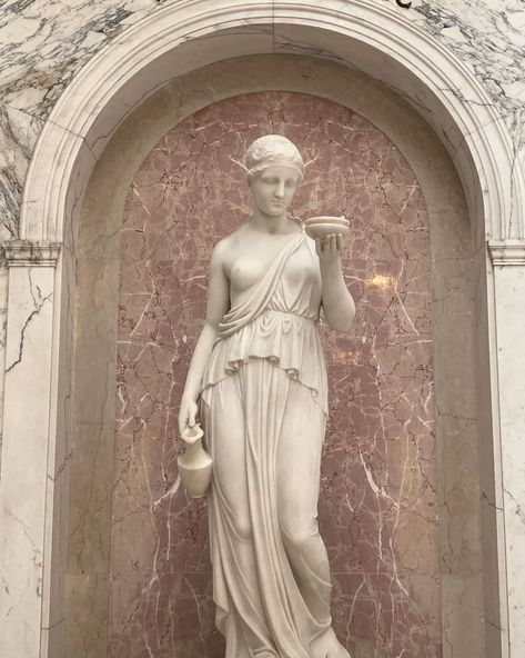 Mina Marlena, Greek Goddess Aesthetic, Aphrodite Cabin, Aesthetic Statue, Percy Jackson Cabins, Aphrodite Aesthetic, Cabin Aesthetic, Goddess Aesthetic, Goddess Sculpture