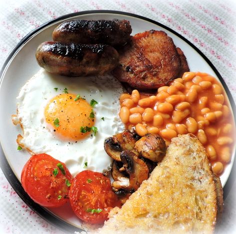 British Breakfast Recipes, Breakfast Dates, European Breakfast, British Breakfast, British Recipes, Breakfast Platter, The English Kitchen, Full English Breakfast, English Kitchen