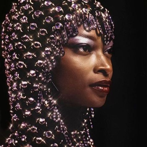 Debra Shaw, High School Fashion, High Fashion Branding, I Love Chocolate, Paco Rabanne, School Fashion, Mode Inspiration, Fashion Pictures, 90s Fashion