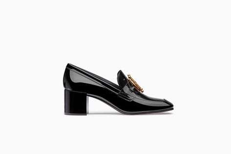 Diordirection heeled loafer in black glazed calfskin - Flat Shoes Dior Leather Gifts For Her, Beauty Dior, Men Handbags, Armani Beauty, Dior Beauty, Business Shoes, Leather Gifts, Boutique Fashion, Accessories Jacket