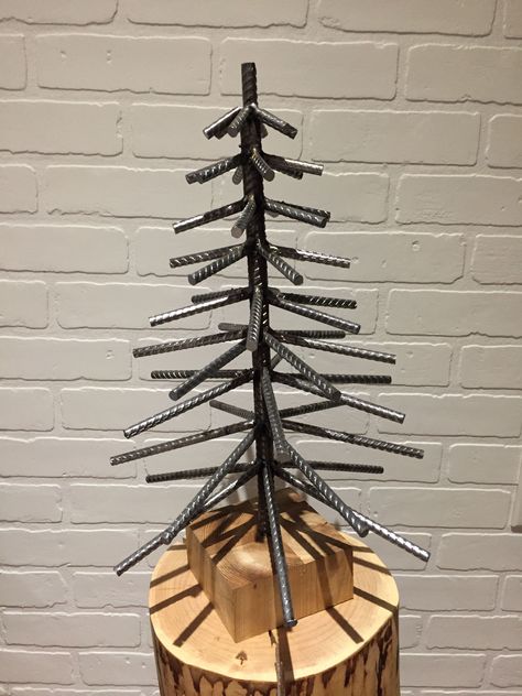 Rebar Christmas tree By Yanick Bluteau Metal Sculpture Artists, Welding Crafts, Welding Art Projects, Metal Tree Wall Art, Metal Welding, Sculpture Metal, Steel Sculpture, Metal Tree, Metal Projects