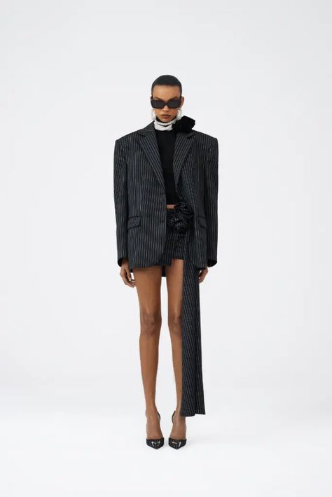 2023 Oversized Blazer, Oversized Blazer Photoshoot, Rick Owens Outfit Ideas, Oversized Dress Pants, Rick Owens Outfit, Pinstripe Jacket, Outfit Black Women, Oversize Blazer, Sparkle Outfit