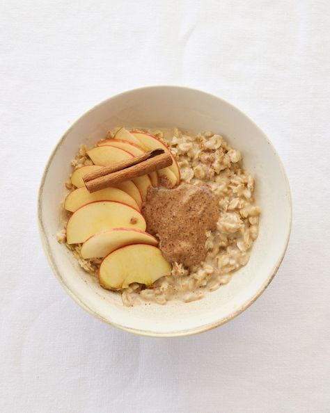 Treat yourself with this yummy apple-cinnamon porridge this week 🍎 1dl jumbo oats 2dl of water or alternative milk 1 small grated apple 1 tbsp chia seeds (optional) Salt and cinnamon 1 tbsp almond butter (on top) Mix all together and boil until oats are soft, appropriately 5 minutes. Add a tablespoon of almond butter and some sliced or grated apples on top. Enjoy! Cinnamon Porridge, Apple And Cinnamon, Apple Cinnamon, Cinnamon Apples, Almond Butter, Chia Seeds, Treat Yourself, Oats, Chia