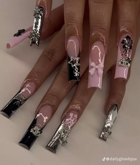 Emo Nails With Charms, Y2k Nails Black And Pink, Nail Account Name Ideas, Pink Emo Nails, Gothic Nails Coffin, Black Baddie Nails, Emo Nails, Nails After Acrylics, Forever Roses