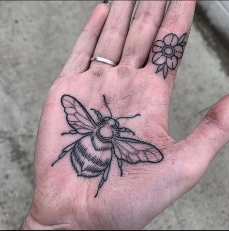 Hand Palm Tattoos, Palm Tattoo, Old School Traditional, Bumble Bee Tattoo, M Tattoos, Tattoo Filler, Palm Tattoos, Tattoo Magazine, Traditional Tattoo Sleeve