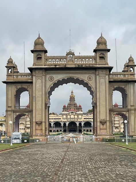 Mysuru Palace, Palace