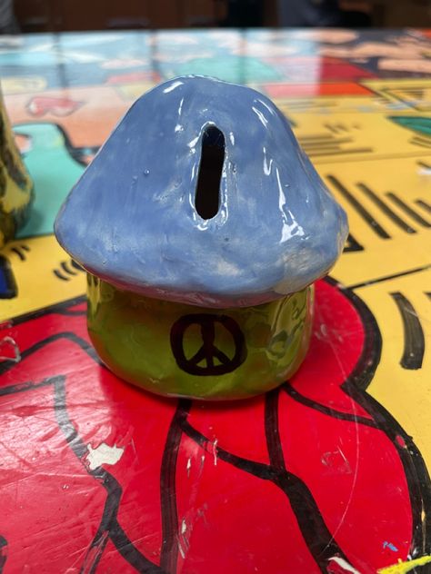 Hippie Clay Art, Room Ideas Hippie, Ceramic Piggy Bank, Bright Furniture, 60s Art, Clay House, Clay Inspo, Hippy Style, Pottery Inspo