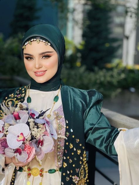 Kurdish Clothes Hijab, Kurdish Hijab, Kurdish Clothes, Hijabi Brides, Hijab Makeup, Hijab Fashion Summer, Hijab Style Tutorial, Romantic Couples Photography, Birthday Activities