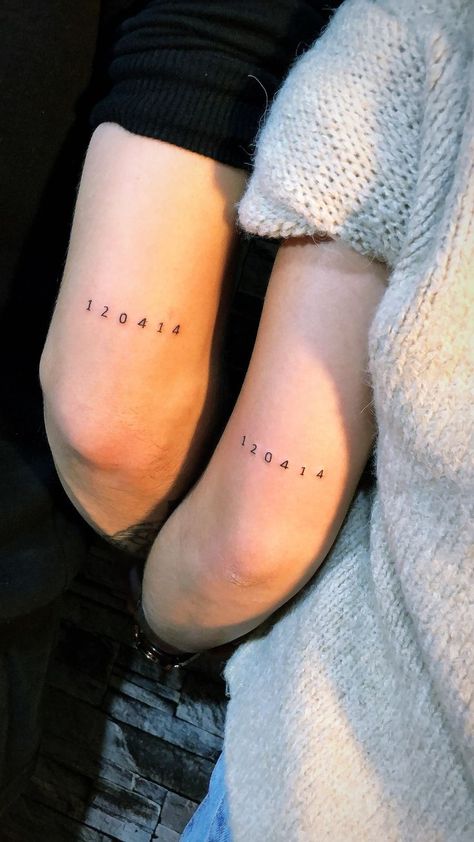 Date Tattoo Ideas, Date Tattoo, Font Tato, Date Tattoos, Omerta Tattoo, Tattoo Videos, Hip Tattoo, Cover Up Tattoos, Simplistic Tattoos