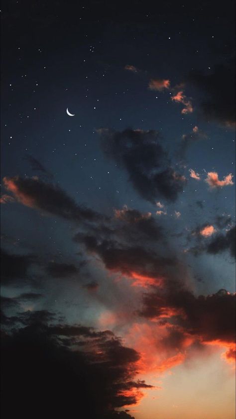 Aesthetic City Night Wallpaper, Cloudy Nights, Western Wallpaper Iphone, Night Sky Wallpaper, Aesthetic Desktop Wallpaper, Dark Moon, Iphone Wallpaper Vintage, Aesthetic Photography Nature, Dreamy Art