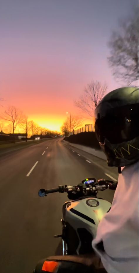 Motorcycle Road Trip Aesthetic, Sunset Bike Ride Aesthetic, Sunset Motorcycle, Bike Ride Aesthetic, Steam Icon, Couple Sunset, Love Sunset, Moto Cafe, Biker Aesthetic