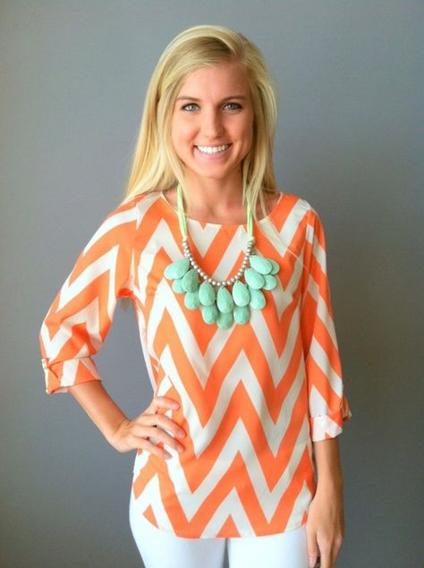 Love this look..need to get some nice church clothes like this Chevron Outfit, Chevron Top, Top Outfit, Summer Color, Chevron Print, Color Contrast, Up Girl, Sweater Weather, The Professional