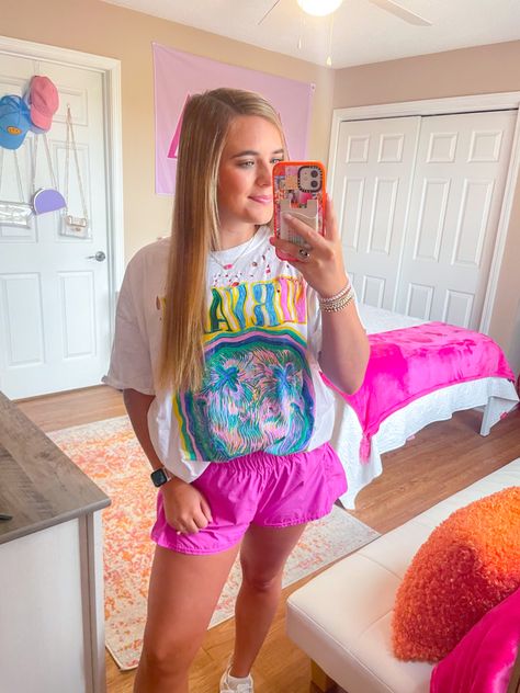 #preppy #kendrascott #ksoncampus #fashion #preppyinspo #preppyjewelry #preppyoutfit #pinkoutfit #goldjewelry #summerinspo #fashionideas #summer #summeroutfit #summeroutfitideas #freepeople #fpmovement #urbanoutfitters Preppy Free People, Preppy Clothes Aesthetic, Free People Outfits, Preppy Summer Outfit, Preppy Pfps, People Outfits, Preppy Pfp, Preppy Inspo, Preppy Vibes