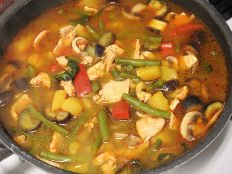 Thai Jungle Curry, Kaeng Pa, Made With Healthier Ingredients - Healthy Thai Recipes Types Of Curry, Jungle Curry, Thai Food Restaurant, Healthy Thai Recipes, Beans Curry, Pepper Steak, Spicy Food, Best Top, Thai Food